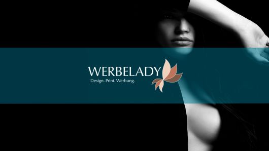 Frau im Hintergrund mit dem Werbelady Logo - farbig